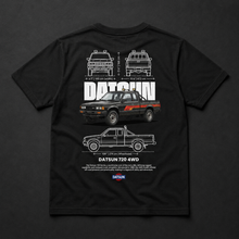 Polera negra Datsun 720 4WD con diseño automotriz trasero