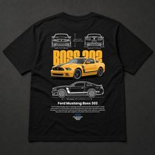 Polera negra Ford Mustang Boss 302 con diseño automotriz trasero