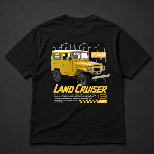 Polera negra Toyota Land Cruiser Serie 70 GXL con diseño automotriz trasero
